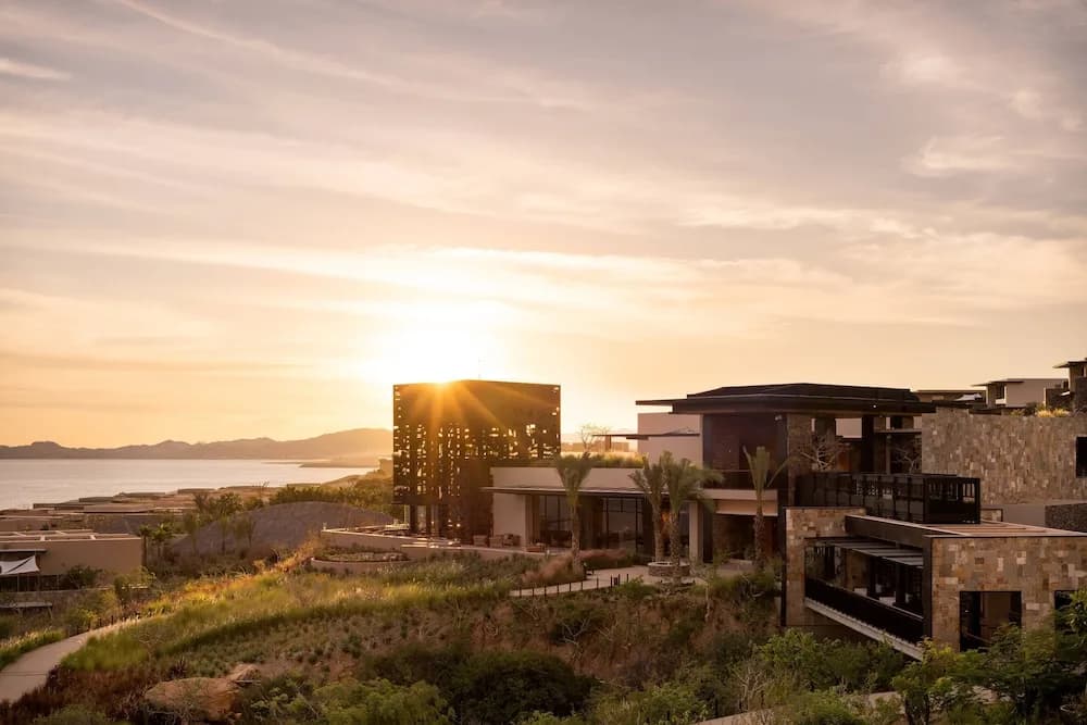 A @Cabo concierge setting an oceanfront table