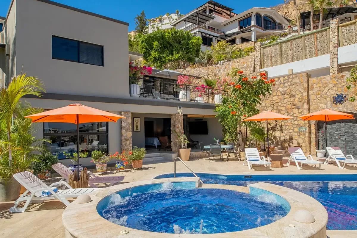 Your Dream Villa with Boat Access in Cabo San Lucas: 2026 Luxury Yachting Guide