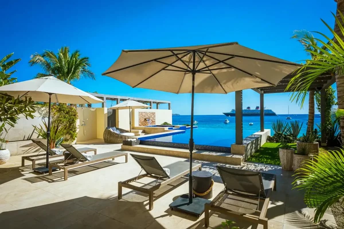 Your 2026 Guide to the Best Villas Near Medano Beach, Cabo San Lucas