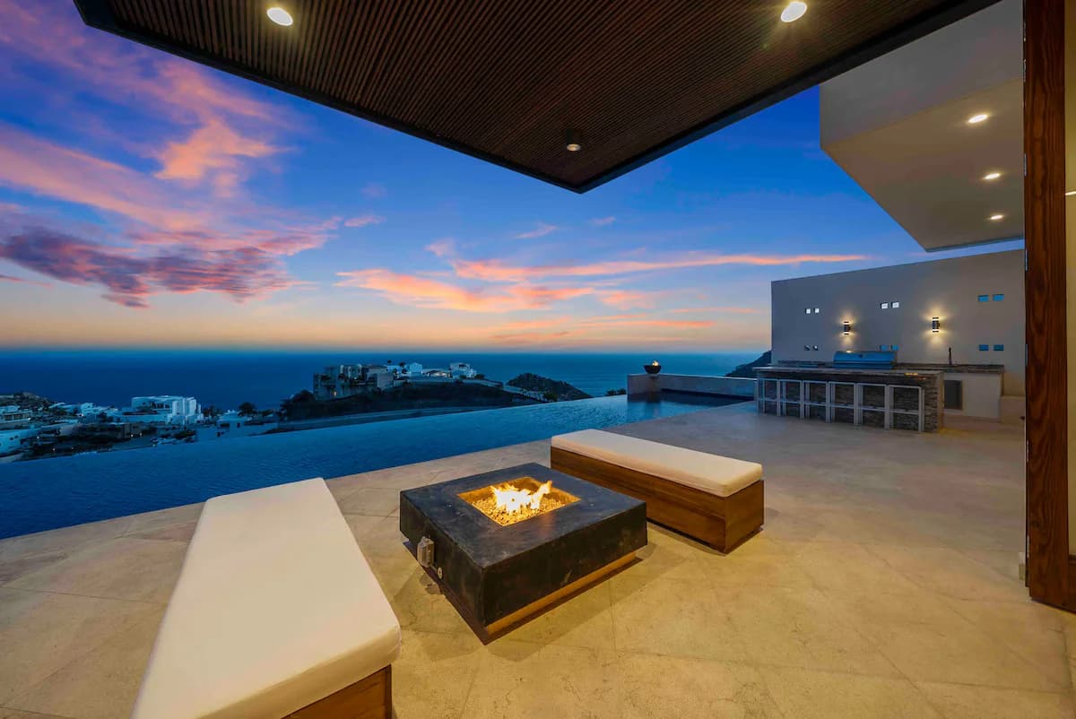 Elevate Your Family Vacation: Cabo San Lucas Luxury Babysitting & Nanny Services for 2026